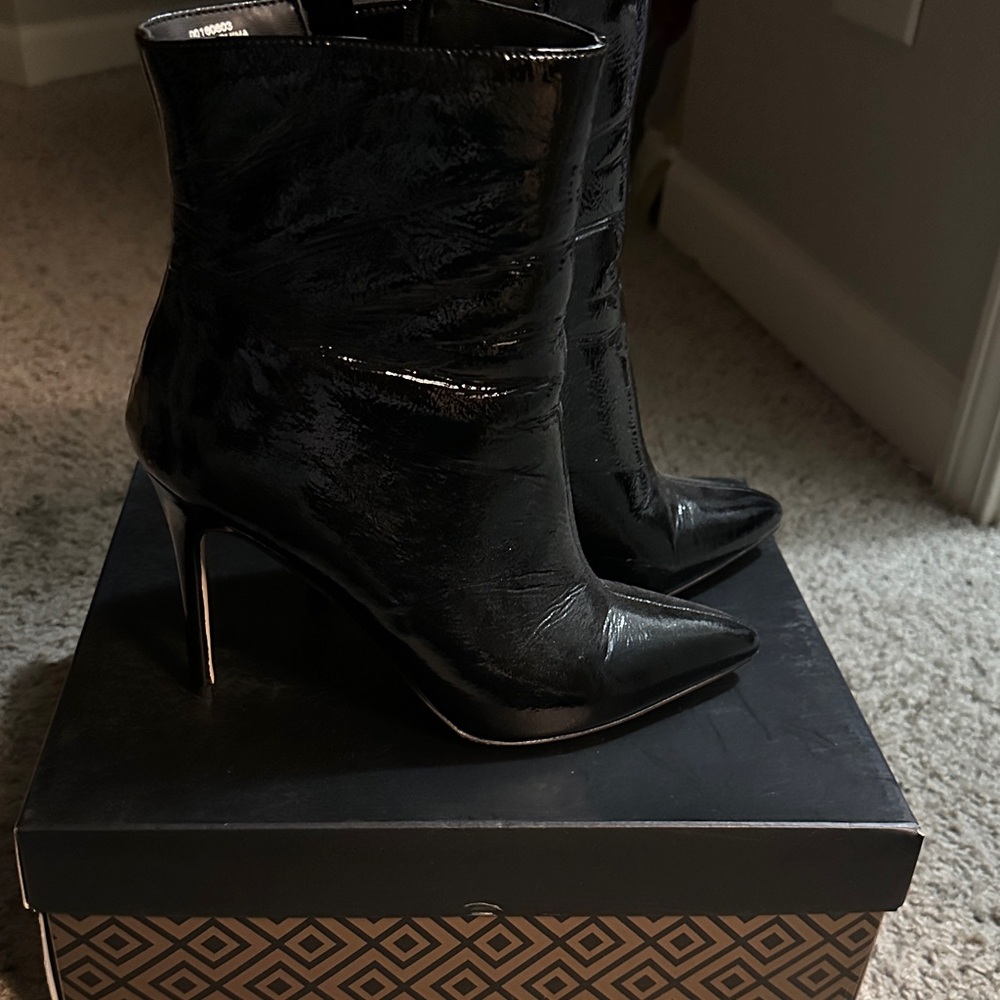 Forever 21 Glossy Black Heeled Boots